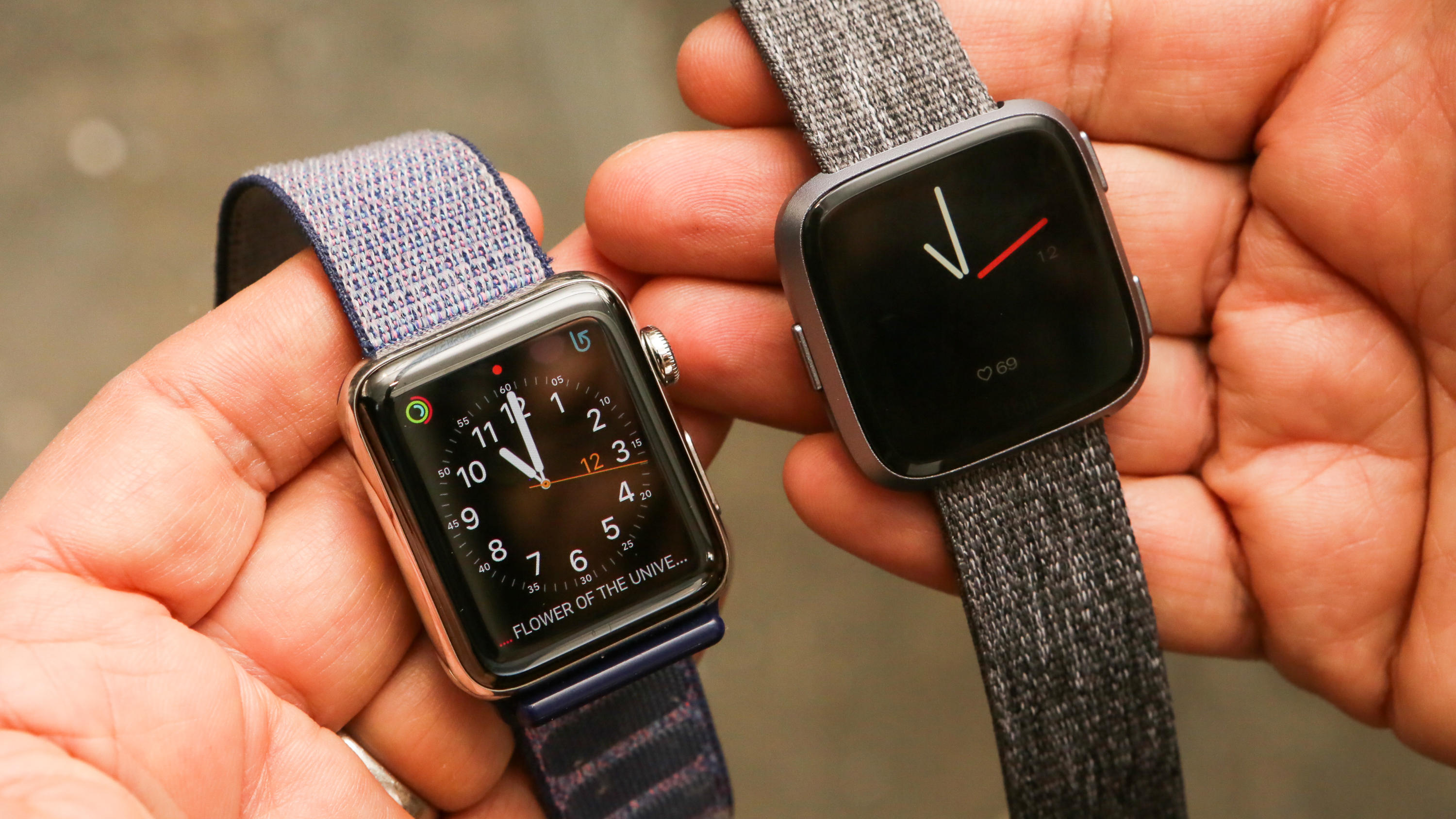 Смарт часы за рубль. Часы Fitbit Versa Limited Edition. Fitbit часы 5. Fitbit fb421 умные часы. Blaze vs Apple watch.